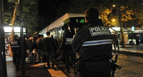 "حظر سير النقل العام في نانت".. استعدادات أمنية غير مسبوقة في فرنسا قبل مواجهة المغرب